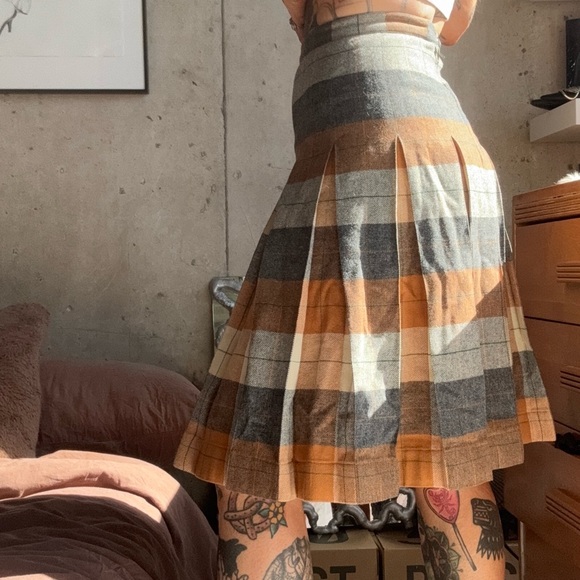 Stylish Plaid A-Line Skirt in Orange and Gray - Picture 2 of 4